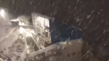माता वैष्णो देवी भवन में हुई सीजन की पहली बर्फबारी, देखें वीडियो- India TV Hindi