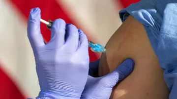 क्या कोरोना के नए स्वरूप से बचाने में फेल हो जाएगी मौजूदा वैक्सीन? बायोएनटेक ने दिया जवाब- India TV Hindi