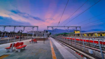 खुशखबरी! लोखों यात्रियों को होगा फायदा, रेलवे ने शुरु कर दिया यह स्टेशन- India TV Hindi