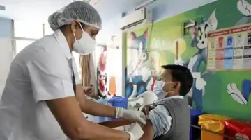 दिल्ली में यहां लगवाएं कोरोना का टीका, देखें अस्पतालों की लिस्ट- India TV Hindi
