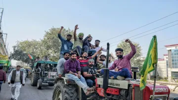 किसानों को सुरक्षा देने पर आप और अमरिंदर सिंह के बीच जुबानी जंग- India TV Hindi