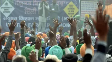 सिंघु बॉर्डर पर धरने में आए किसान ने जहर खाकर की आत्महत्या- India TV Hindi