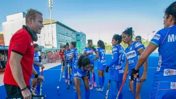 Indian Women Hockey Team with Their Coach- India TV Hindi