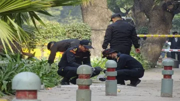 An NSG team inspects the blast Site near Israeli Embassy in New Delhi on Saturday.- India TV Hindi