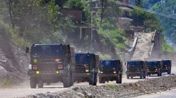 India vs China: भारतीय सेना की तैयारी देखने फिर लद्दाख पहुंचे बिपिन रावत, 'फायर एंड फ्यूरी कॉर्प्स' - India TV Hindi