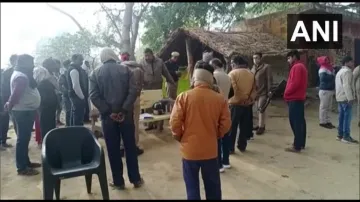 blood soaked body of priest found in Lucknow temple मंदिर में मिली पुजारी की खून से सनी लाश, पुलिस ब- India TV Hindi