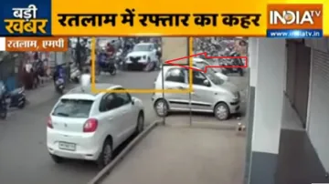 car hits activa scooty in ratlam watch cctv video स्कूटी सवार महिलाओं को कार ने रौंदा, कैमरे में कैद- India TV Hindi