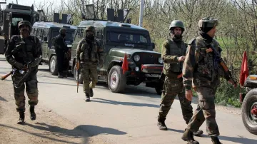 3 terrorists Killed in Jammu Kashmir Pulwama Tral- India TV Hindi