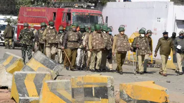<p>Security personnel patrol at the farmer's protest site...- India TV Hindi