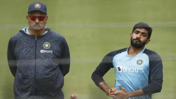 Ravi Shastri and Jasprit Bumrah- India TV Hindi