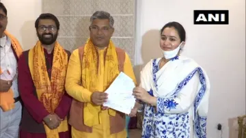 Aparna Yadav Mulayam Singh Yadav daughter-in-law donates Rs 11 lakhs for Ram temple Ayodhya मुलायम स- India TV Hindi