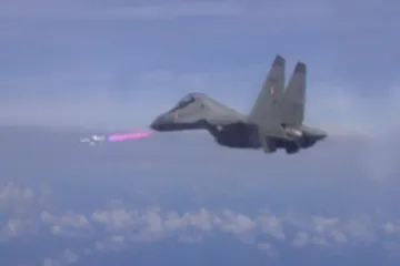 चीन-पाकिस्तान के विमानों को हवा में बिना दिखे मार गिराएगी ये घातक भारतीय मिसाइल- India TV Hindi