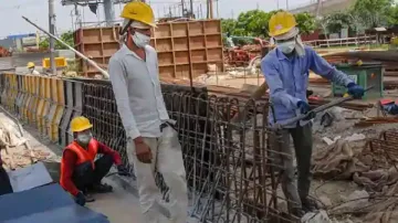 दिल्ली सरकार का निर्माण श्रमिकों के पंजीकरण के लिए अभियान शुरू- India TV Hindi