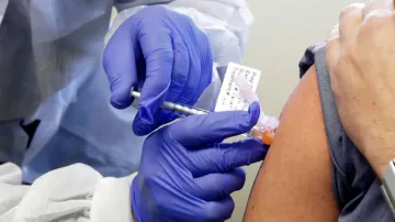 <p>COVID-19 Vaccination: यूपी में दो...- India TV Hindi