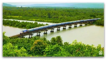  रेलवे के 34,665 पुल 100 साल से भी ज्यादा पुराने, साल में दो बार होता है इन्स्पेक्शन - India TV Hindi