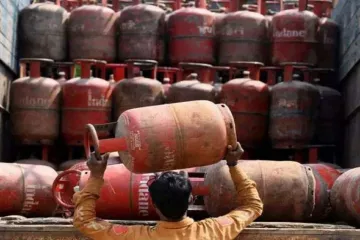 LPG cylinders - India TV Hindi