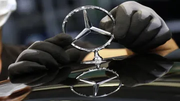 <p>Mercedes-Benz ने इस परेशानी के...- India TV Paisa