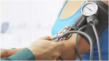 How to Reduce High Blood Pressure Naturally at Home: ब्लड प्रेशर को कंट्रोल करने के लिए कमाल के हैं - India TV Hindi