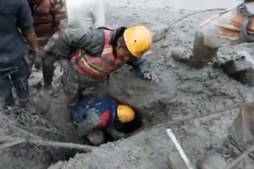 चमोली ग्लेशियर हादसा: ITBP ने सुरंग से ऐसे श्रमिकों को बचाया, देखिए Video- India TV Hindi