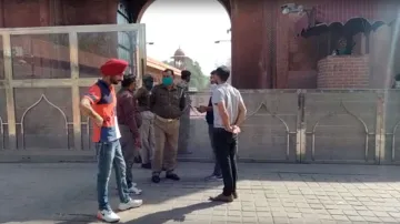<p>ताजमहल में बम की खबर...- India TV Hindi