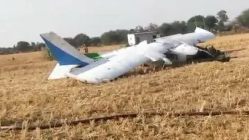 भोपाल में एयरक्राफ्ट क्रैश, 3 पायलट घायल- India TV Hindi
