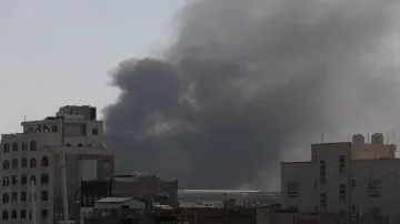 drone attack on saudi arabia riyad oil refinery सऊदी अरब: रियाद तेल संयंत्र में ड्रोन हमला, कोई हताह- India TV Hindi