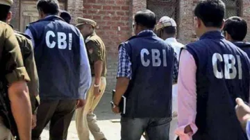 CBI raid: सीबीआई ने 3700 करोड़ रुपए के बैंक घोटाले में 100 जगहों पर की छापेमारी- India TV Hindi