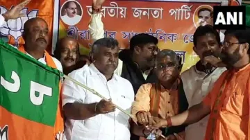 TMC से बगावत कर BJP में शामिल हुए जितेंद्र तिवारी, पहले हो गए थे मायूस- India TV Hindi