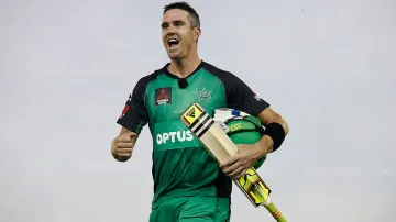 Kevin Pietersen smashes Indian bowlers, hits 6 fours and 5 sixes with a strike of 202- India TV Hindi
