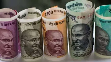 Rupee against US dollar settles 9 paise lower at 72.55 - India TV Paisa