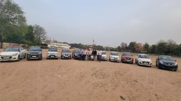 brand new luxury cars at low rate sold by juggler arrested by delhi police चोरी की लग्जरी गाड़ियों क- India TV Hindi
