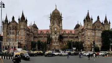 मुंबई का प्रसिद्ध सीएसटी स्टेशन के ढांचे में होगा बदलाव? जानिए पीयूष गोयल ने क्या क्या- India TV Hindi