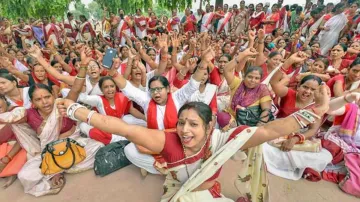 यूपी में सरकार बनी तो आंगनबाड़ी और आशा कार्यकर्ताओं को देंगे स्थाई नौकरी, कांग्रेस का वादा- India TV Hindi