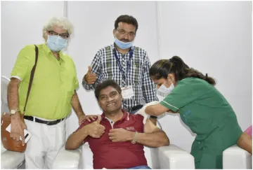 Johnny Lever gets vaccinated- India TV Hindi