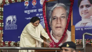 mayawati says bsp will contest without alliance in uttar pradesh elections हम लोग ज्यादा फू-फां नहीं- India TV Hindi