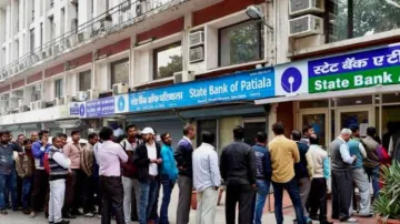 SBI, HDFC बैंक में हैं खाता तो हो जाएं सावधान! चेतावनी जारी की गई- India TV Paisa