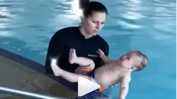 baby swimming - India TV Hindi