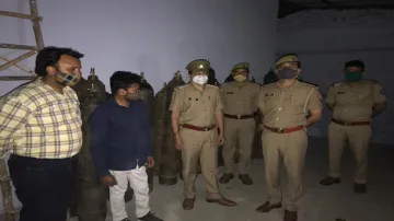 आक्सीजन की कालाबाजारी करने वाले दो लोगों को पुलिस ने किया गिरफ्तार, 101 सिलेंडर बरामद- India TV Hindi