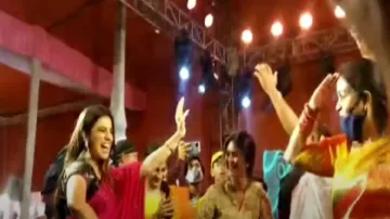 Bhojpuri Actress Akshara Singh dances in party of ex mla during coronavirus curfew in bihar Corona: - India TV Hindi