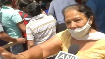 Delhi woman says covid vaccine will not work alcohol will work on her after announcement of lockdown- India TV Hindi