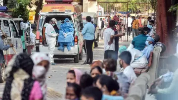दिल्ली में कोरोना से 306 और मरीजों की मौत, संक्रमण के 26,169 नए मामले आए - India TV Hindi