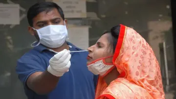 दिल्ली में रिकॉर्ड तोड़ रहा कोरोना, 24 घंटे में आए 11 हजार से ज्यादा नए मामले, 72 और मरीजों की मौत- India TV Hindi