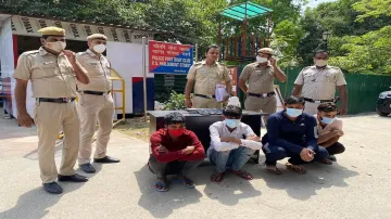 दिल्ली पुलिस ने जॉब रैकेट का भंडाफोड़ किया, फर्जी दस्तावेज समेत 4 गिरफ्तार- India TV Hindi