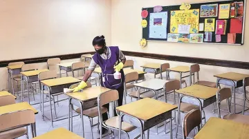 कोविड-19: स्कूल बंद होने पर कुछ प्राचार्यों ने प्रायोगिक परीक्षा बाधित होने पर जताई चिंता- India TV Hindi