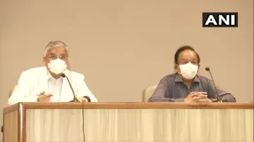 केंद्रीय स्वास्थ्य मंत्री डॉ. हर्षवर्धन ने एम्स का दौरा किया, स्वास्थ्य सुविधाओं का लिया जायज़ा - India TV Hindi