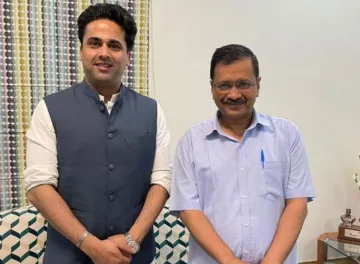 <p>Faisal Patel and Delhi CM Arvind Kejriwal</p>- India TV Hindi