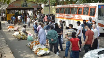 <p>Bodies lined up for cremation, amid surge in Covid-19...- India TV Hindi