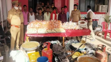 Why Police seized 2 quintal jalebi & 1050 samosa जब पुलिस ने जब्त कर ली 2 क्विंटल जलेबी और हजार से ज- India TV Hindi