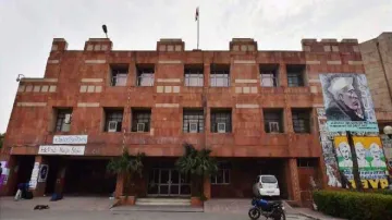 JNU directs officials to be vigilant after 24 students test COVID-19 positive- India TV Hindi