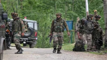 जम्मू-कश्मीर के त्राल और शोपियां में एनकाउंटर, कुल 5 आतंकवादी ढेर- India TV Hindi